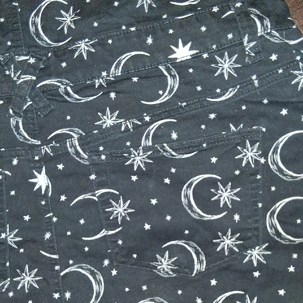 Hot Topic Denim Black Moon & Star Short Overalls - Picture 6 of 7